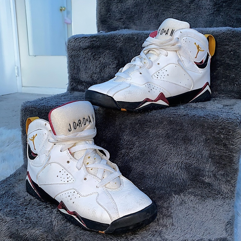 Jordan 7 raptors sneaker, kids sz 6, white/ red/ black